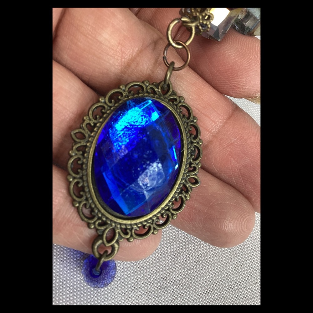 Elegant Blue Pendant Necklace